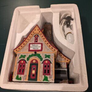 Department 56 North Pole Series Popcorn & Cranberry House